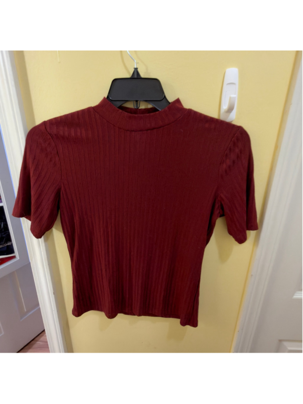Women's H&M Ribbed Mock Neck Short Sleeve Tee Burgundy Size M